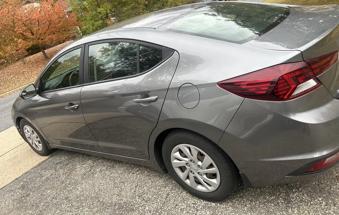 2019 Hyundai Elantra - Image 2 of 7