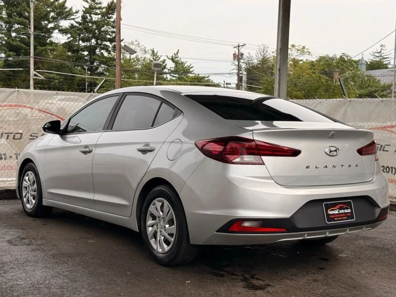 2019 Hyundai Elantra - Image 9 of 12