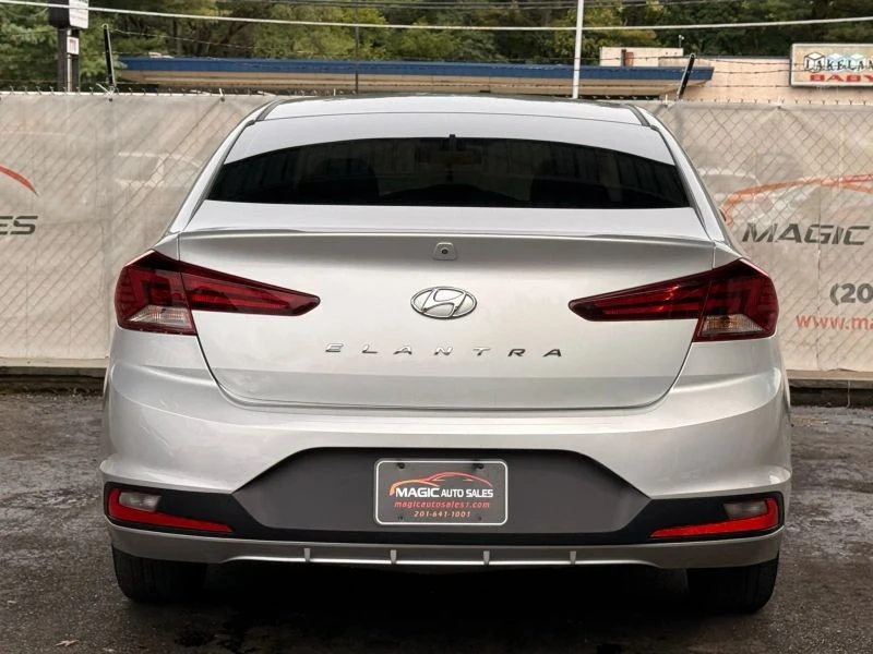 2019 Hyundai Elantra - Image 10 of 12