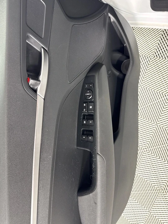 2019 Hyundai Elantra - Image 11 of 12