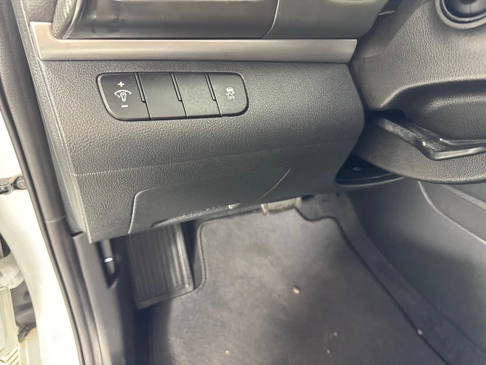 2019 Hyundai Elantra - Image 14 of 21