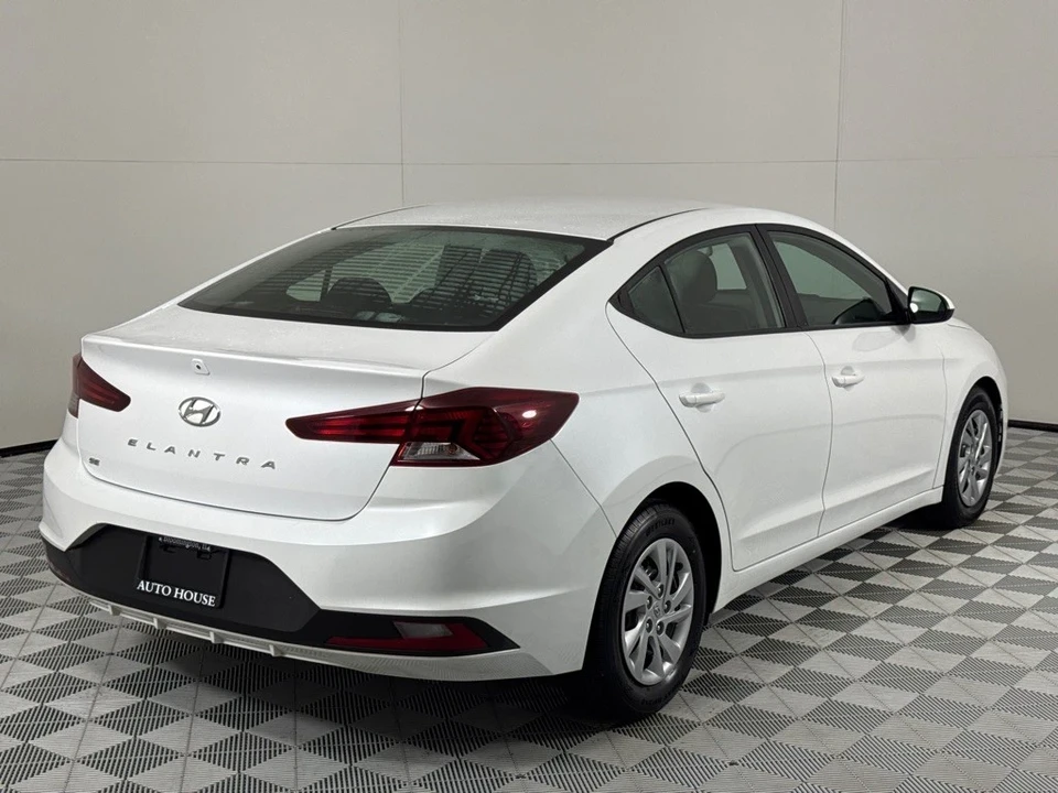 2019 Hyundai Elantra - Image 5 of 12