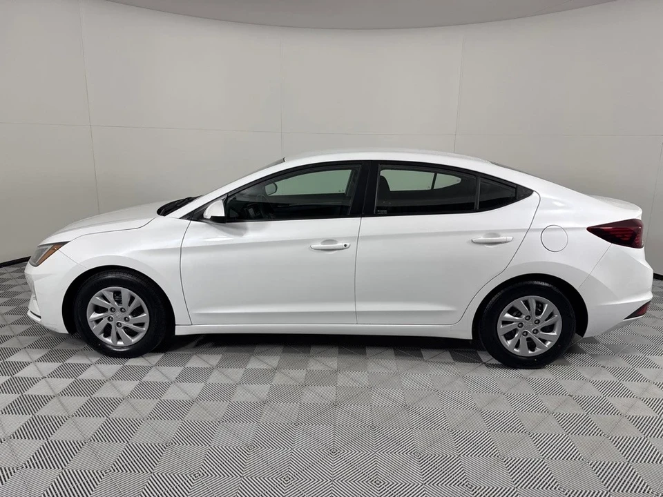 2019 Hyundai Elantra - Image 9 of 12