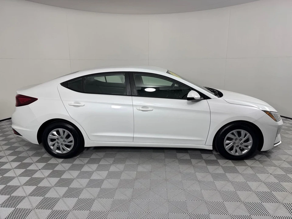 2019 Hyundai Elantra - Image 4 of 12