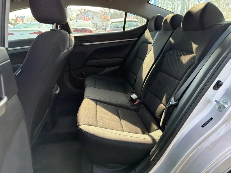 2019 Hyundai Elantra - Image 10 of 12