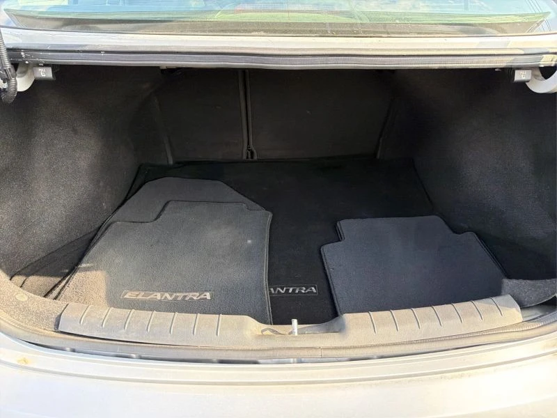 2019 Hyundai Elantra - Image 11 of 12