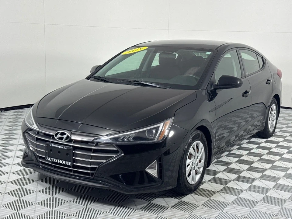 2019 Hyundai Elantra - Image 10 of 12