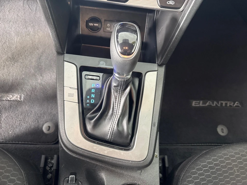 2019 Hyundai Elantra - Image 19 of 21