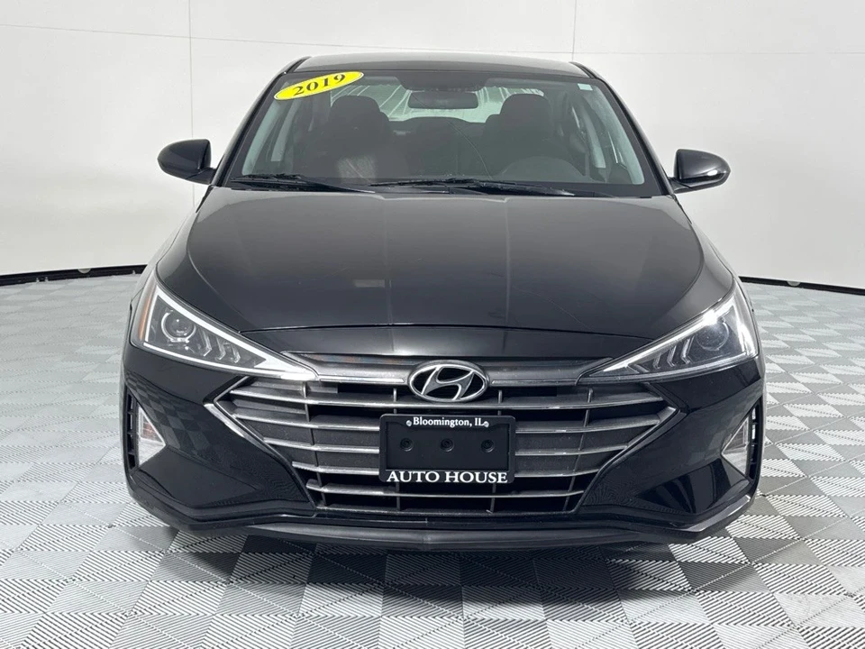 2019 Hyundai Elantra - Image 11 of 12