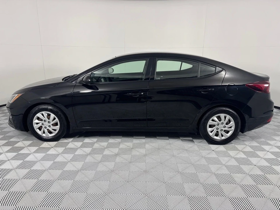 2019 Hyundai Elantra - Image 8 of 12