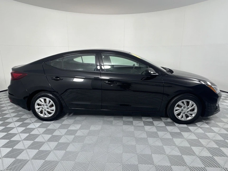 2019 Hyundai Elantra - Image 4 of 12