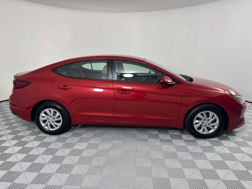 2019 Hyundai Elantra - Image 4 of 12