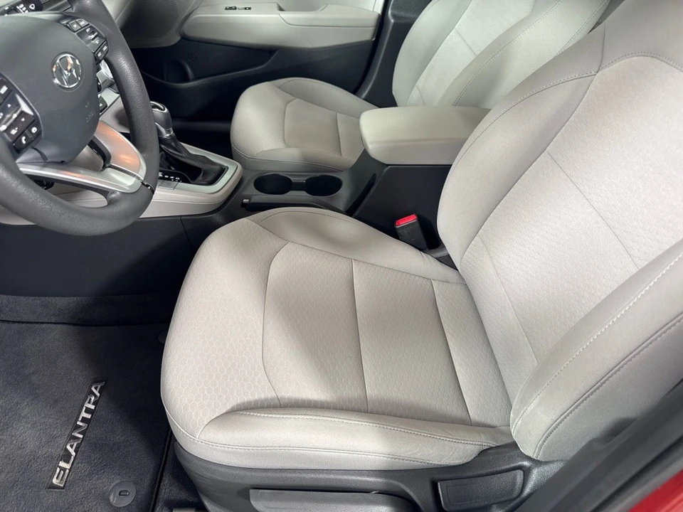 2019 Hyundai Elantra - Image 7 of 12