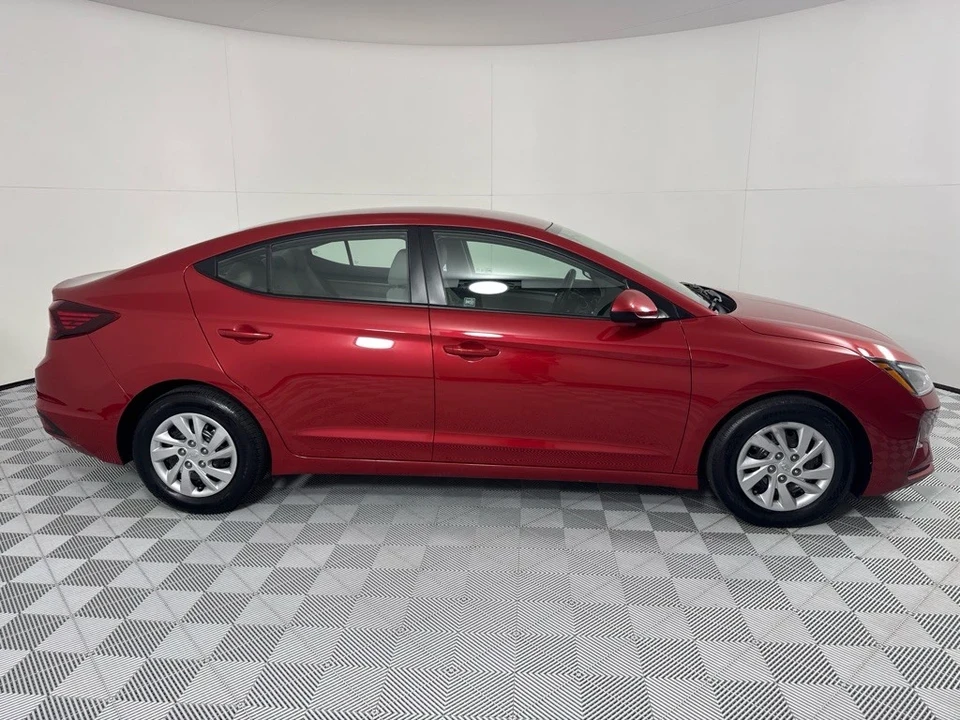 2019 Hyundai Elantra - Image 4 of 12
