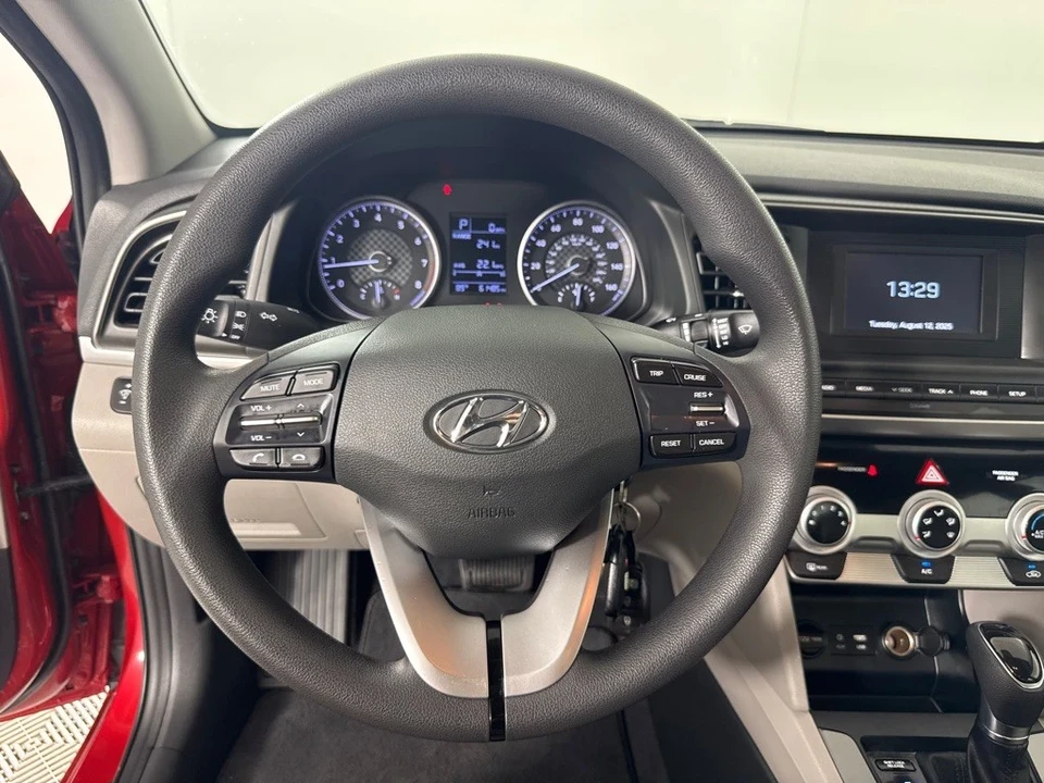 2019 Hyundai Elantra - Image 10 of 12