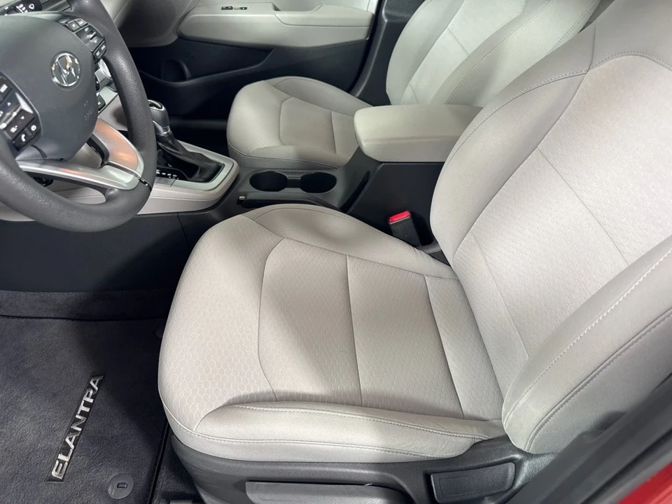 2019 Hyundai Elantra - Image 7 of 12
