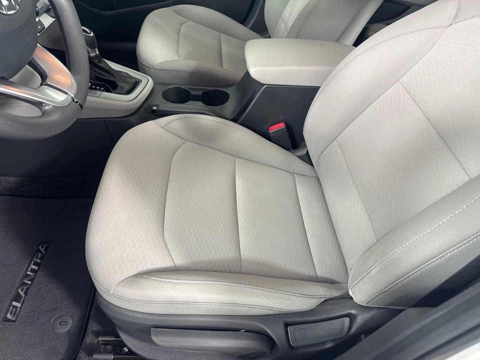 2019 Hyundai Elantra - Image 11 of 21