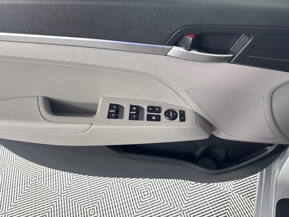 2019 Hyundai Elantra - Image 10 of 21