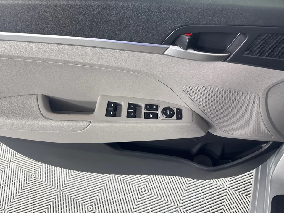 2019 Hyundai Elantra - Image 10 of 21
