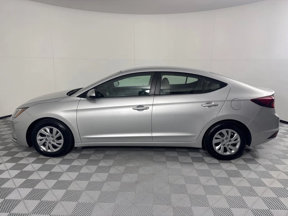 2019 Hyundai Elantra - Image 9 of 21