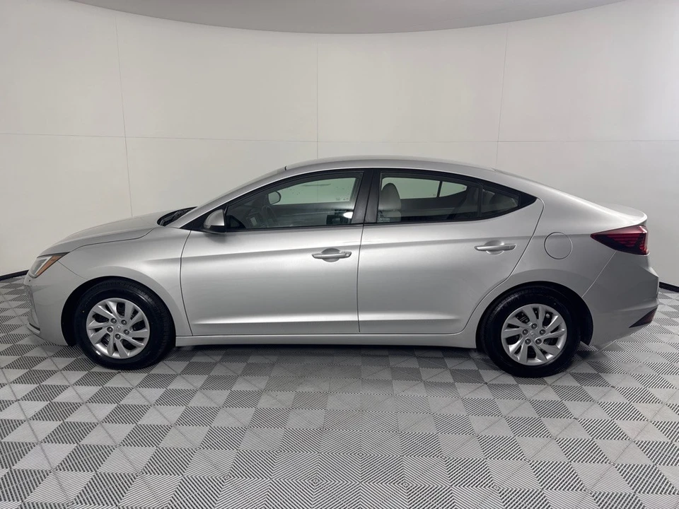 2019 Hyundai Elantra - Image 9 of 21