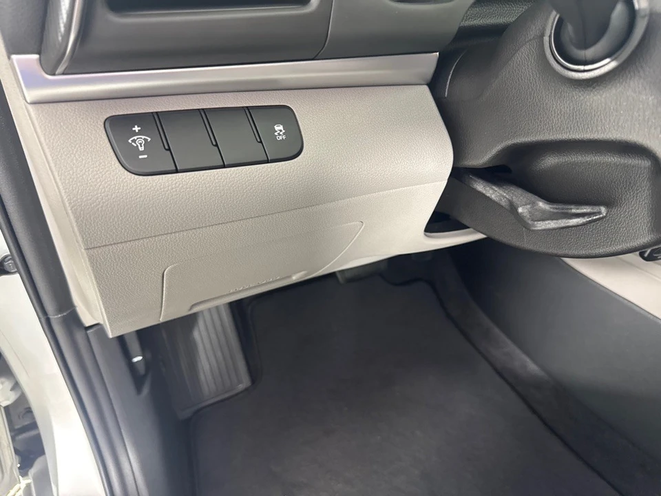 2019 Hyundai Elantra - Image 13 of 21