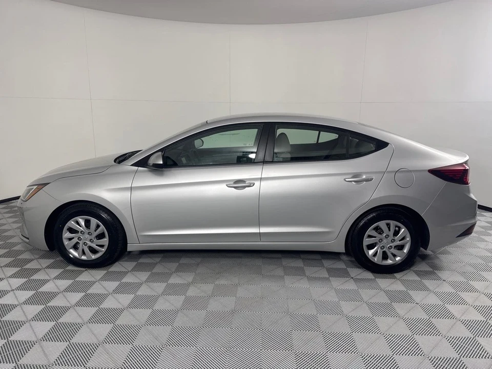 2019 Hyundai Elantra - Image 9 of 21