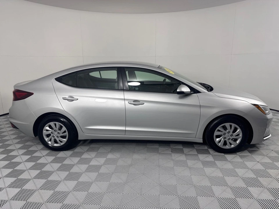 2019 Hyundai Elantra - Image 4 of 21
