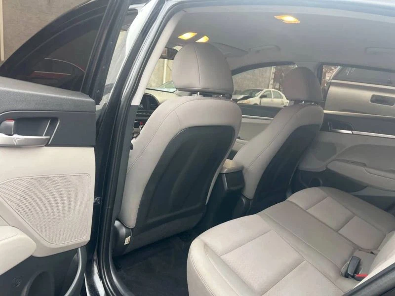 2019 Hyundai Elantra - Image 6 of 12