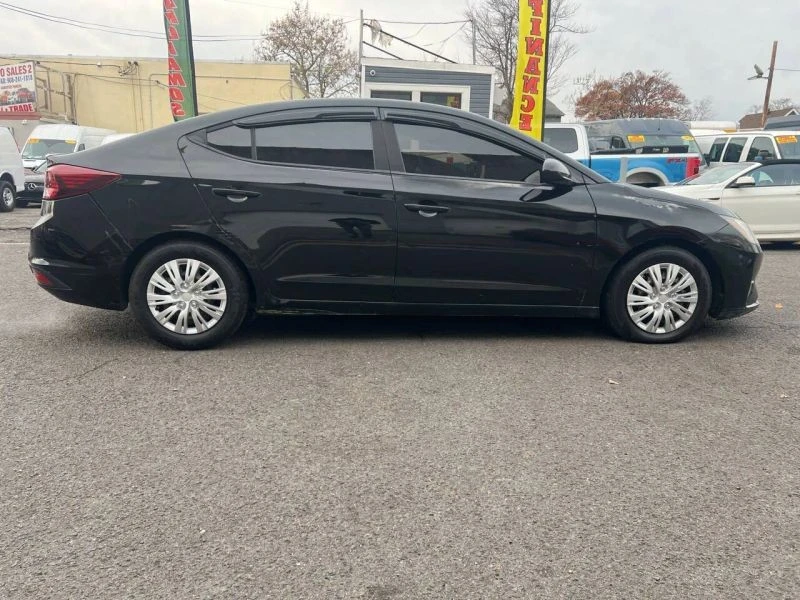 2019 Hyundai Elantra - Image 11 of 12