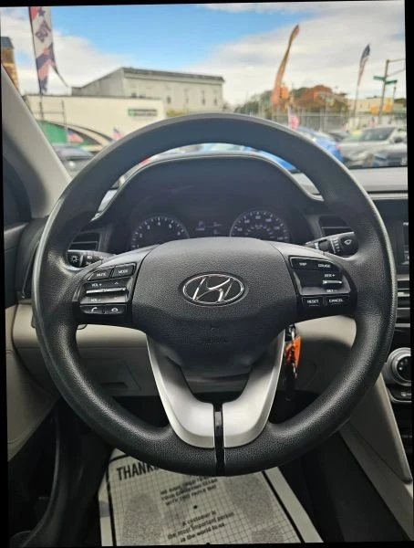 2019 Hyundai Elantra - Image 11 of 12