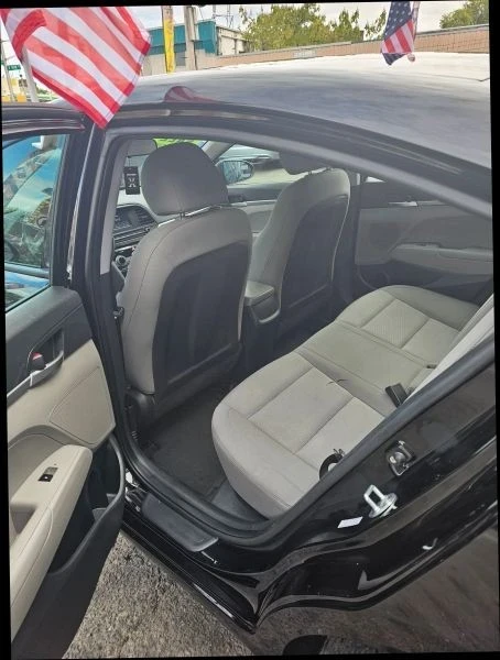 2019 Hyundai Elantra - Image 7 of 12