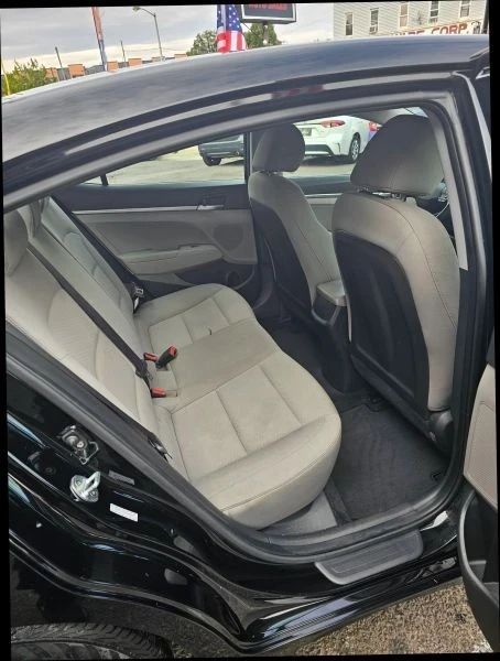 2019 Hyundai Elantra - Image 9 of 12