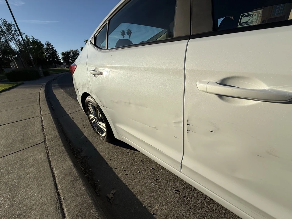 2019 Hyundai Elantra - Image 5 of 8
