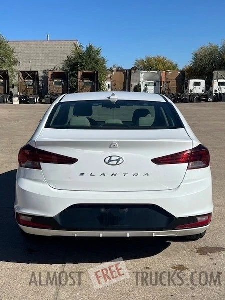 2019 Hyundai Elantra - Image 4 of 9