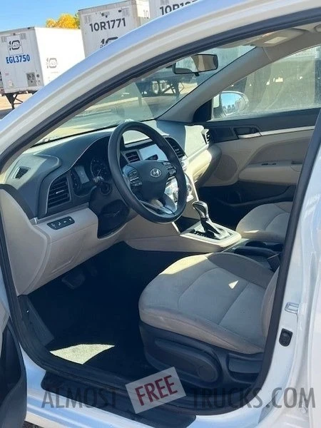 2019 Hyundai Elantra - Image 5 of 9
