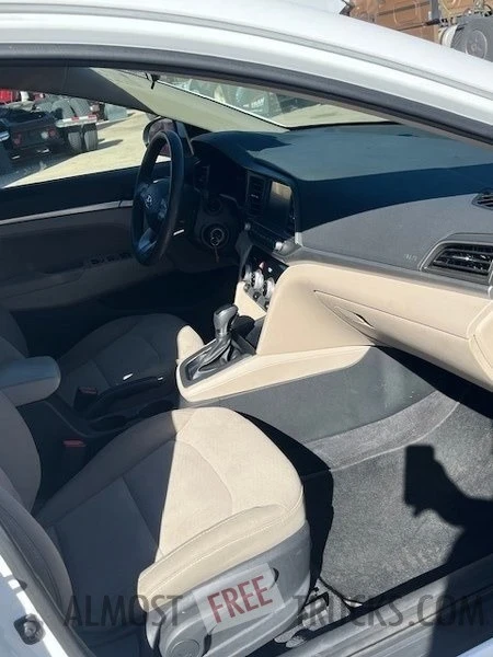 2019 Hyundai Elantra - Image 6 of 9
