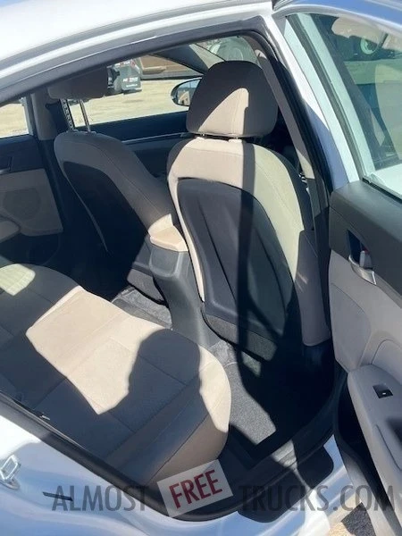 2019 Hyundai Elantra - Image 8 of 9