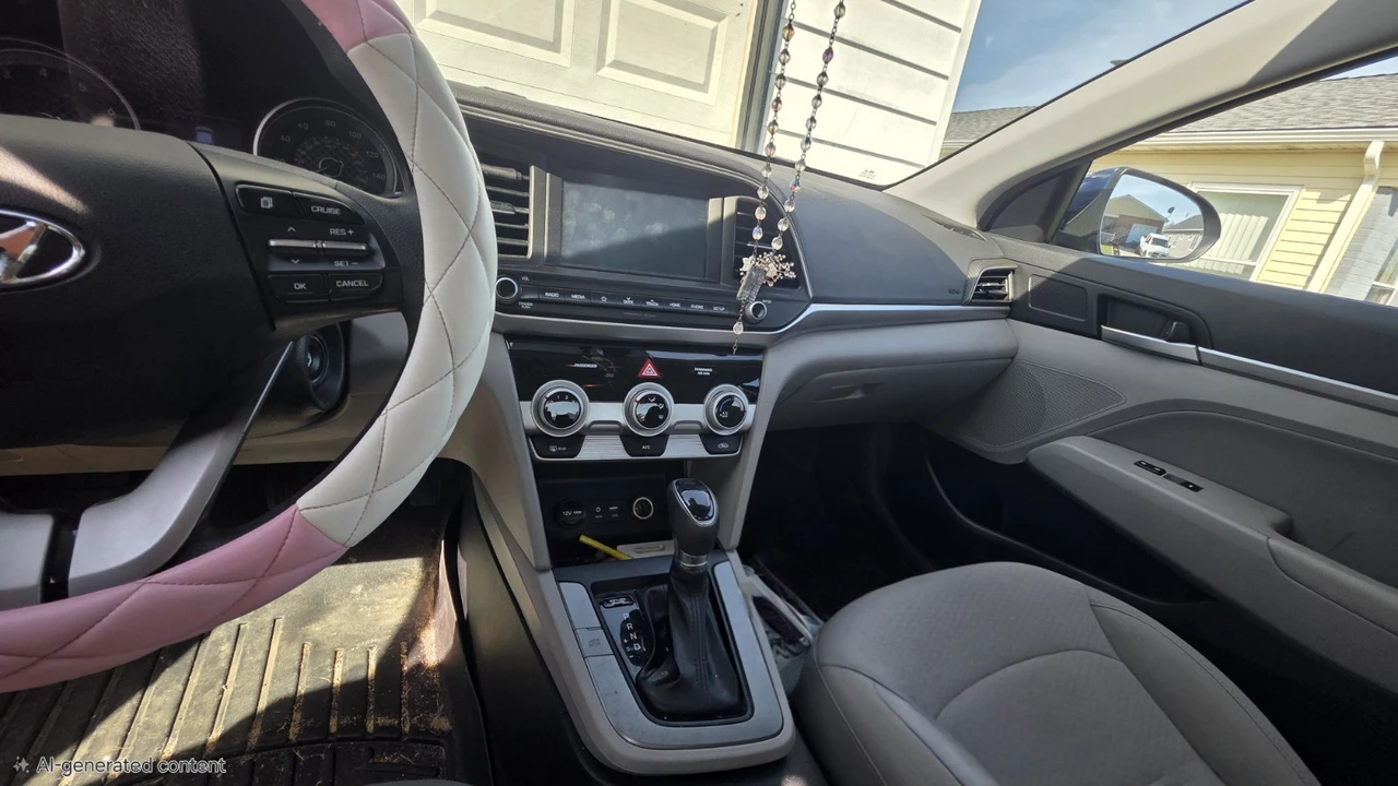 2019 Hyundai Elantra - Image 9 of 11