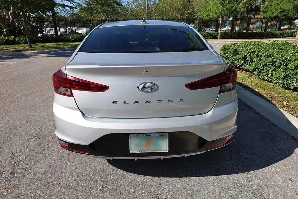 2019 Hyundai Elantra - Image 9 of 21