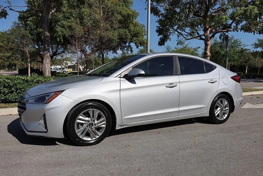 2019 Hyundai Elantra - Image 2 of 21