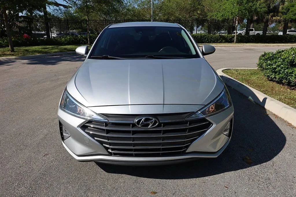2019 Hyundai Elantra - Image 8 of 21