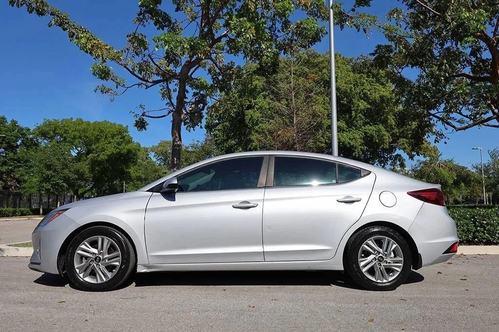 2019 Hyundai Elantra - Image 10 of 21
