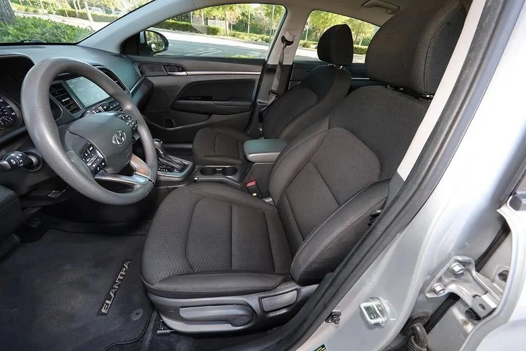 2019 Hyundai Elantra - Image 11 of 21