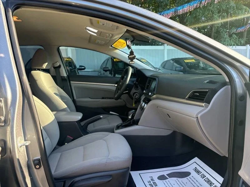 2019 Hyundai Elantra - Image 9 of 12
