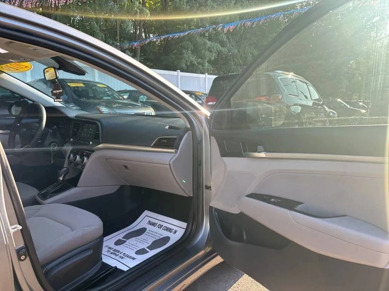 2019 Hyundai Elantra - Image 7 of 12