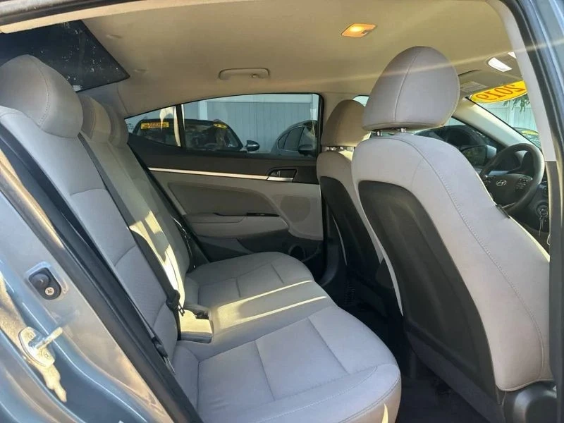 2019 Hyundai Elantra - Image 10 of 12