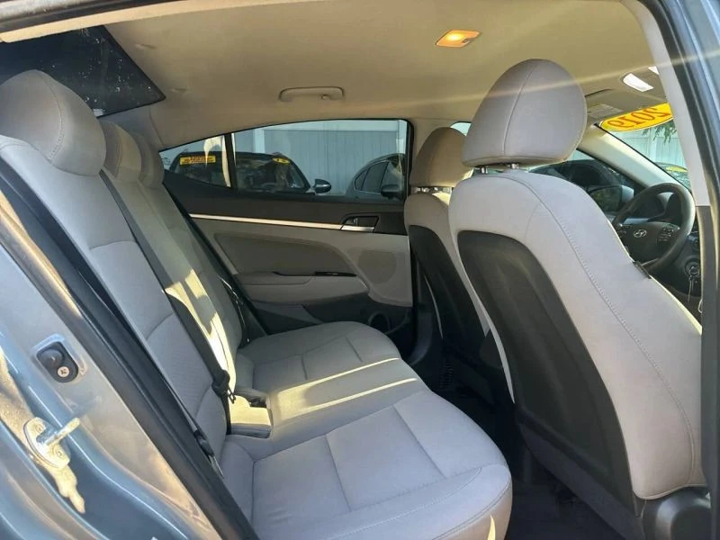 2019 Hyundai Elantra - Image 10 of 12