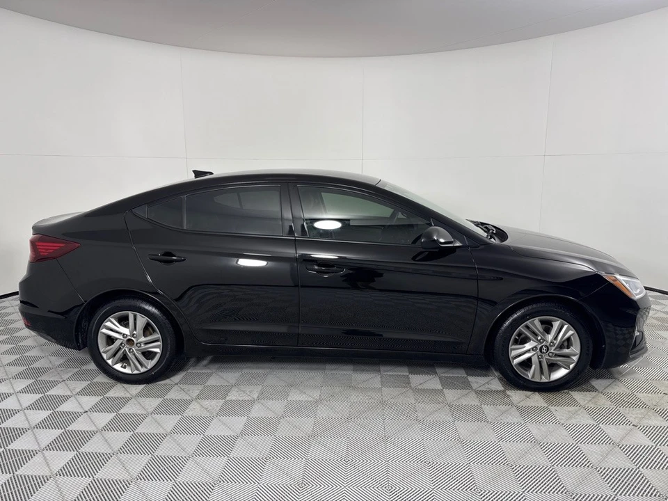 2019 Hyundai Elantra - Image 4 of 12