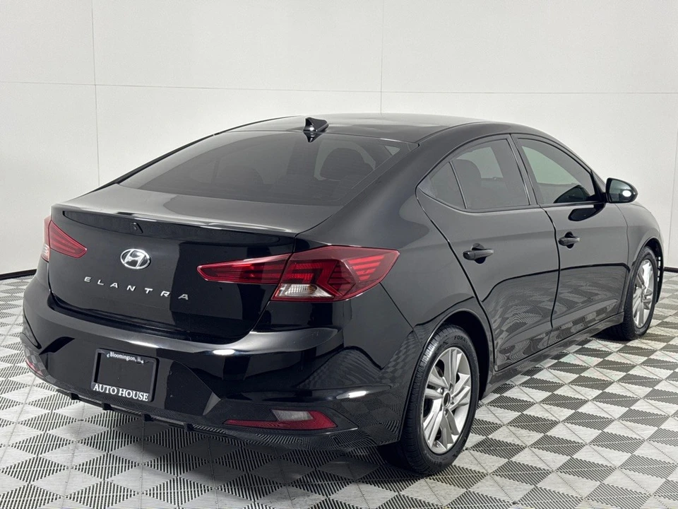 2019 Hyundai Elantra - Image 5 of 12